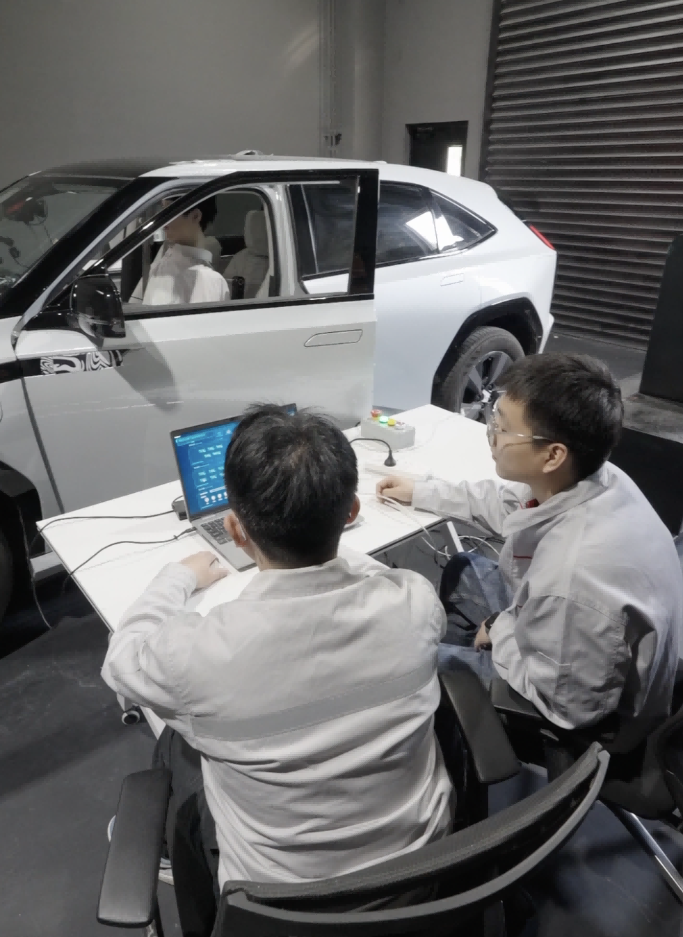 联汽车测试员如何给智能网联汽车“把脉问诊”？尊龙凯时app新质生产力 职业新观察丨智能网(图3)