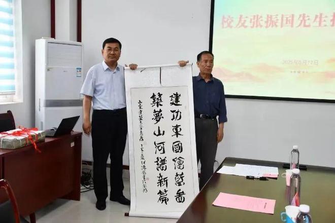 —书法家张振国向山建大捐赠作品的文化意义尊龙凯时新版APP首页翰墨丹心报桑梓—(图3)